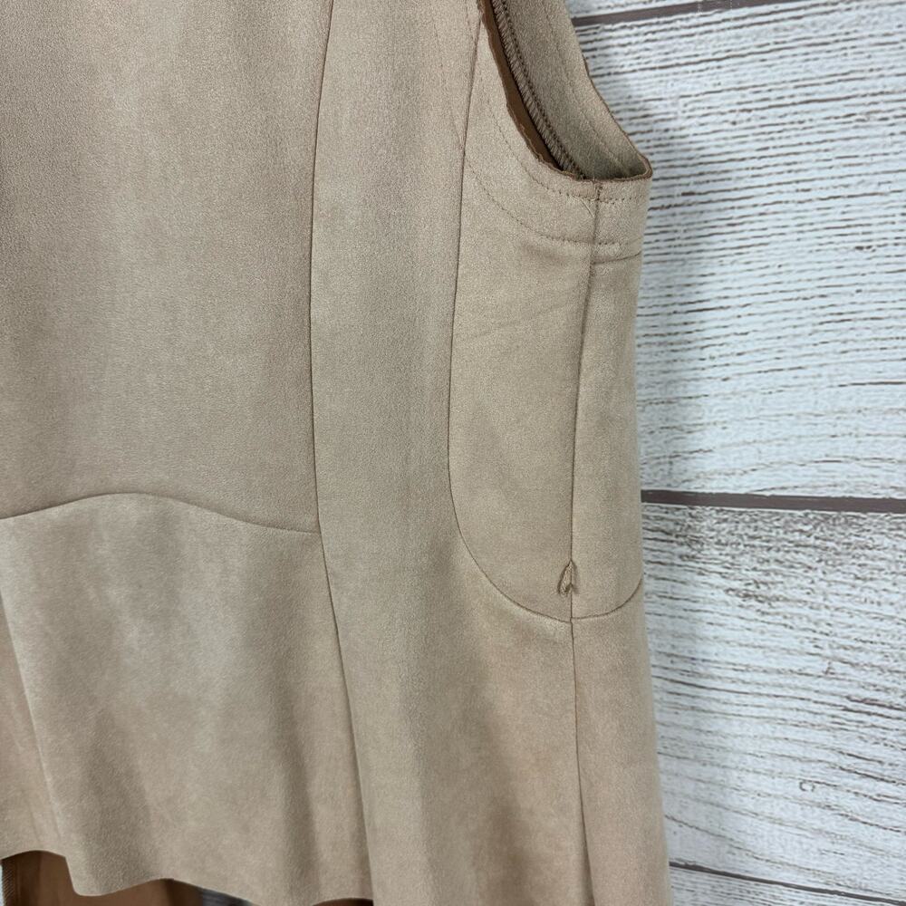 BLVD Women's Faux Suede Tan Sleeveless Fall Vest Size Small/Medium - Picture 9 of 9